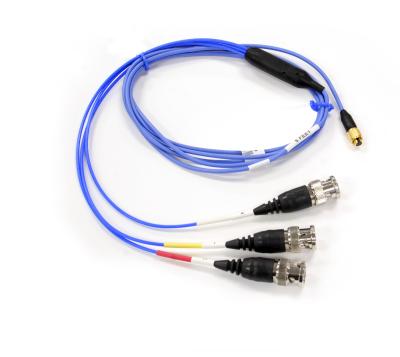 Câble 4-conducteurs 1,5 mètres mini 4-broches plug à (3) BNC plugs...