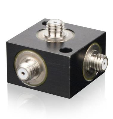 Accéléromètre, piézoelectrique, 2,8 pC/g triaxial, -55 °C à +177 °C, isolé, montage à 2 vis, 3 conne...