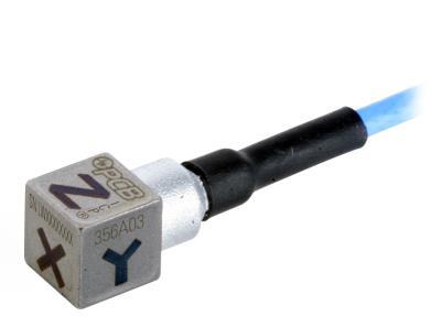 Accéléromètre triaxial miniature ICP® (1.0 g.) 10 mV/g - câble fourni 3 mètres • Sensibilité : 10 m...