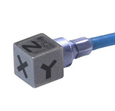 Accéléromètre triaxial miniature (0,8 g) ICP®, 1 mV/g, câble 3 mètres fourni • Sensibilité : 1 mV/...