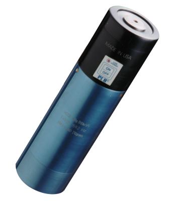 Excitateur portable, alimenté par piles, permettant de vérifier les performances d'un accéléromètre....